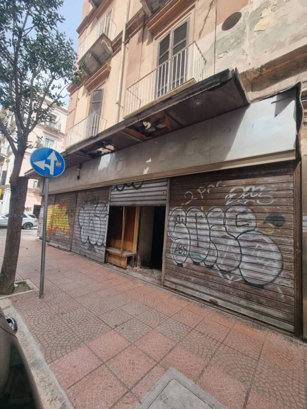 locale commerciale in vendita a Taranto in zona Borgo