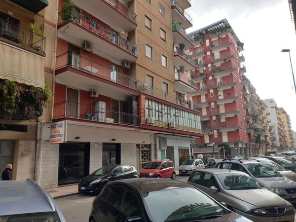 locale commerciale in vendita a Taranto in zona Italia-Montegranaro