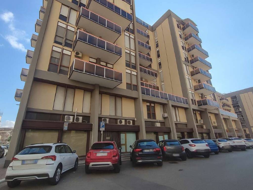 negozio in vendita a Taranto in zona Italia-Montegranaro