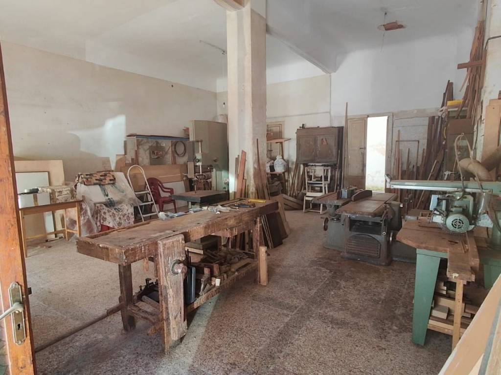 negozio in vendita a Taranto in zona Tre Carrare-Battisti