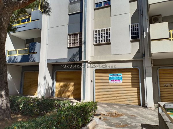 locale commerciale in vendita a Taranto
