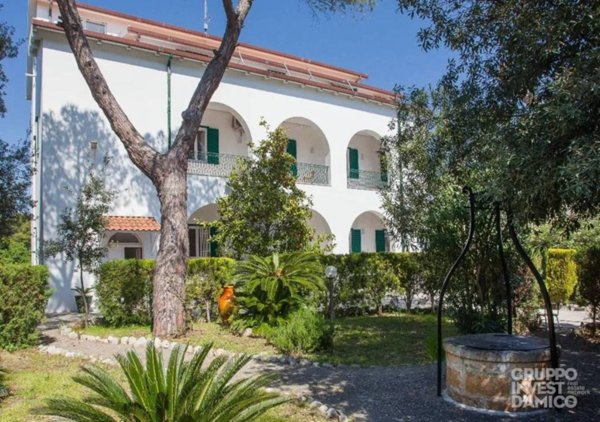 casa indipendente in vendita a Taranto in zona Borgo