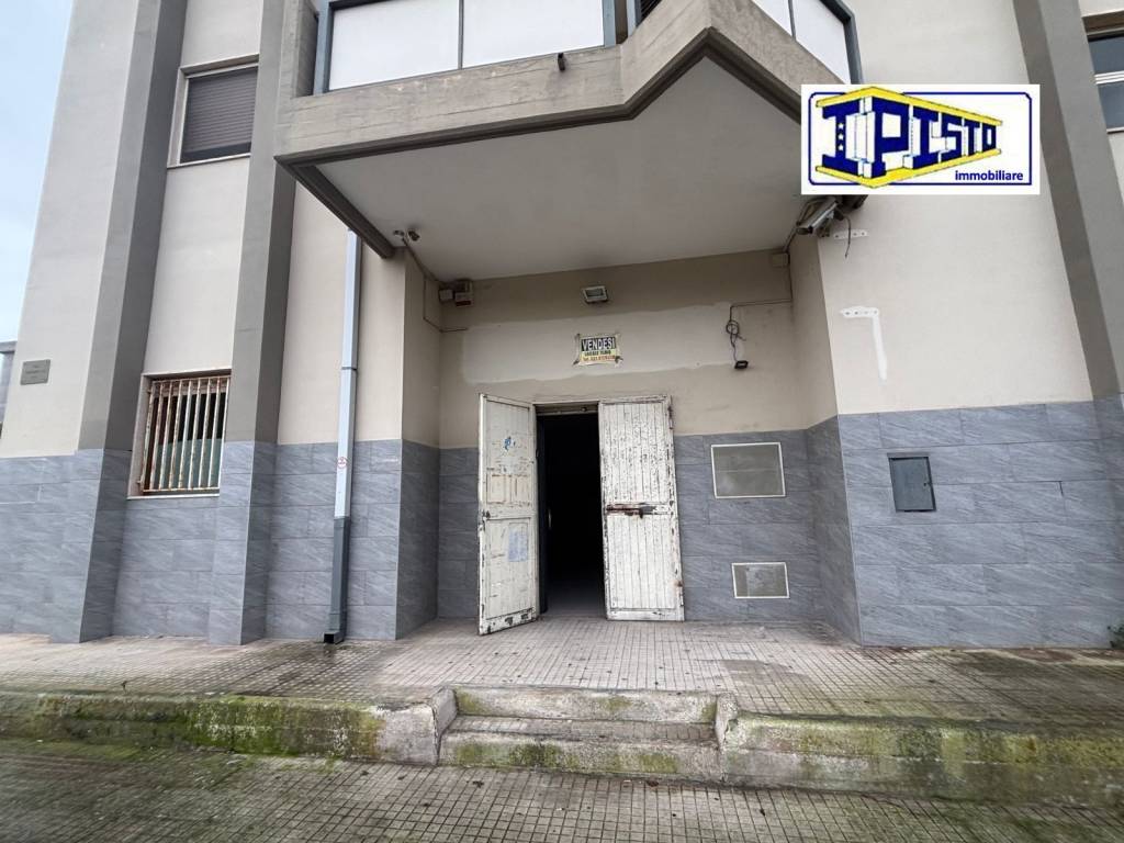 negozio in vendita a Taranto in zona Talsano