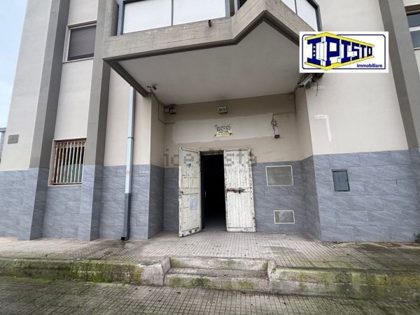 locale commerciale in vendita a Taranto