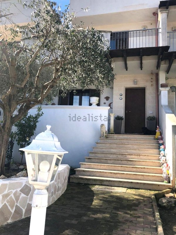 casa indipendente in vendita a Taranto in zona Carelli