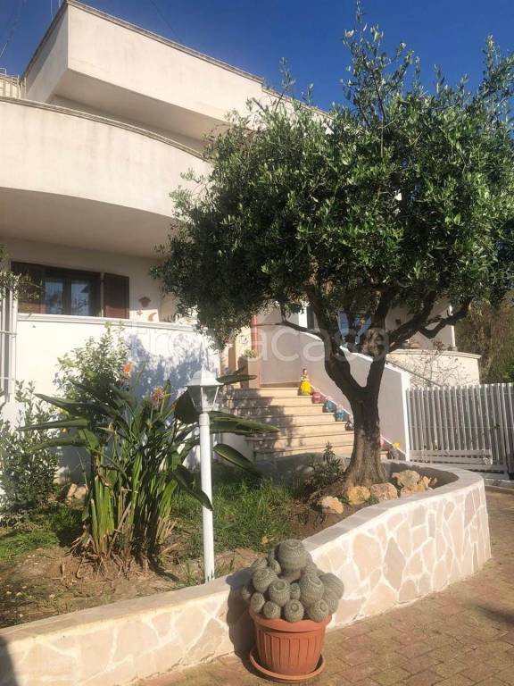casa indipendente in vendita a Taranto in zona Carelli