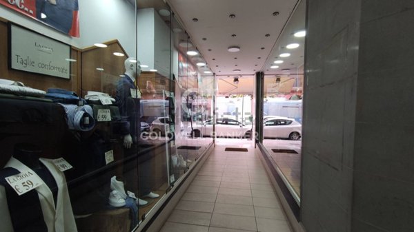 locale commerciale in vendita a Taranto in zona Borgo