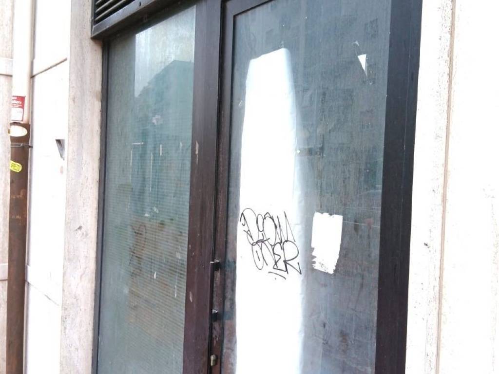 negozio in vendita a Taranto in zona Italia-Montegranaro