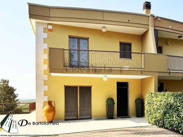 casa indipendente in vendita a Taranto in zona Lama