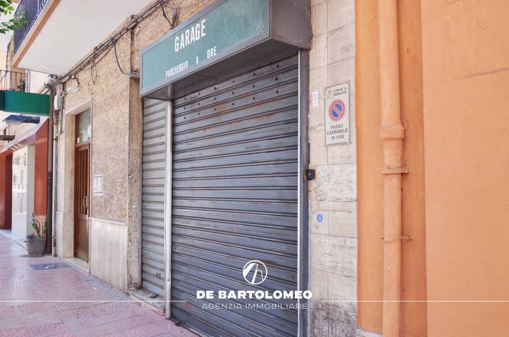 locale di sgombero in vendita a Taranto in zona Italia-Montegranaro
