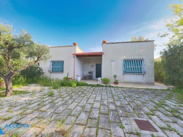 casa indipendente in vendita a Taranto in zona Solito-Corvisea