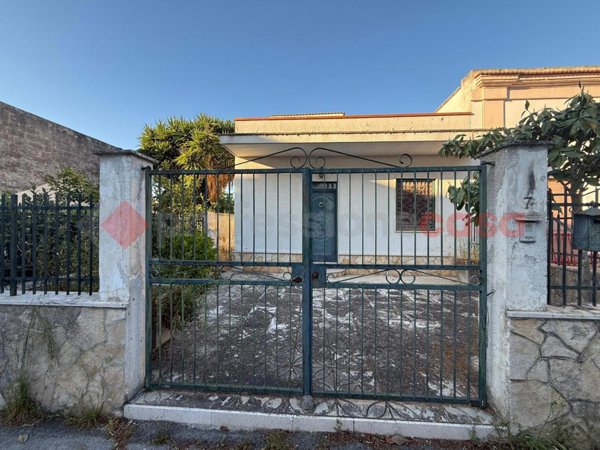 casa indipendente in vendita a Taranto in zona Lama