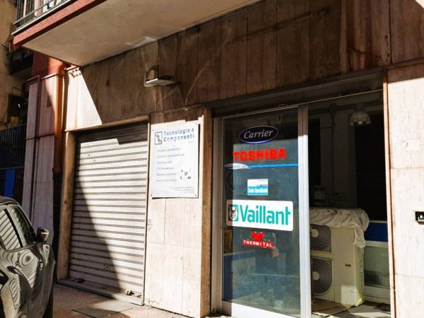 negozio in vendita a Taranto in zona Tamburi-Croce