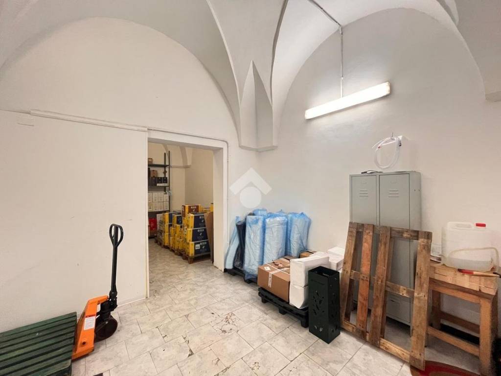 negozio in vendita a Taranto in zona Tre Carrare-Battisti