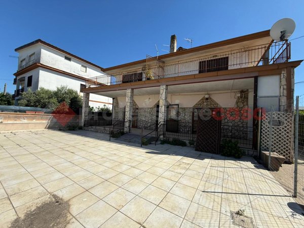 locale commerciale in vendita a Taranto in zona Lama