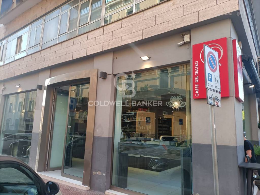 negozio in vendita a Taranto in zona Borgo Antico