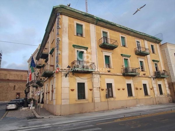 negozio in vendita a Taranto in zona Borgo Antico