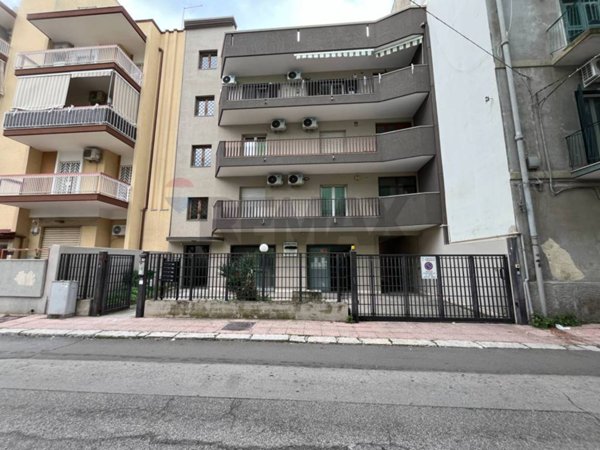 negozio in vendita a Taranto in zona Tre Carrare-Battisti