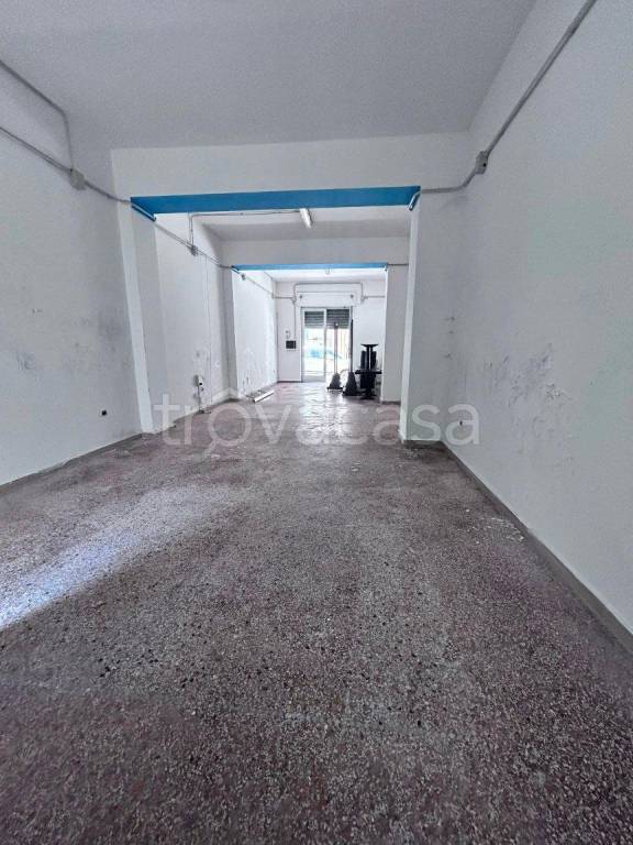 negozio in vendita a Taranto in zona Tre Carrare-Battisti