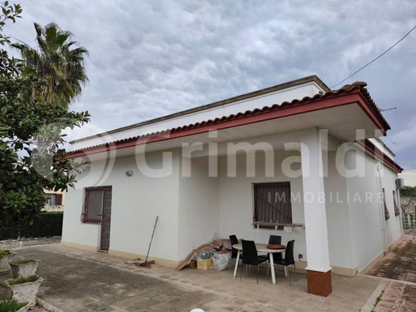 casa indipendente in vendita a Taranto in zona Solito-Corvisea