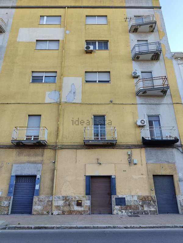 trivano in vendita a Taranto in zona Tre Carrare-Battisti