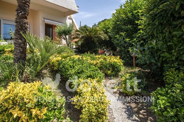 casa indipendente in vendita a Taranto in zona Lama