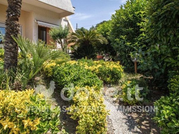 casa indipendente in vendita a Taranto in zona Lama