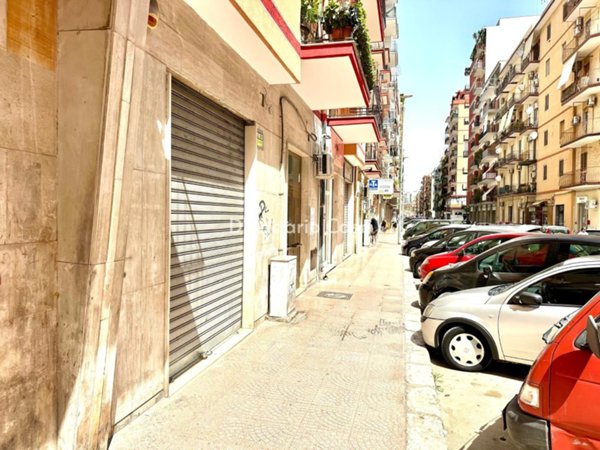 locale commerciale in vendita a Taranto in zona Italia-Montegranaro