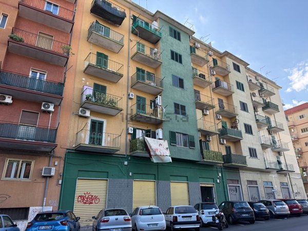 locale commerciale in vendita a Taranto in zona Tre Carrare-Battisti