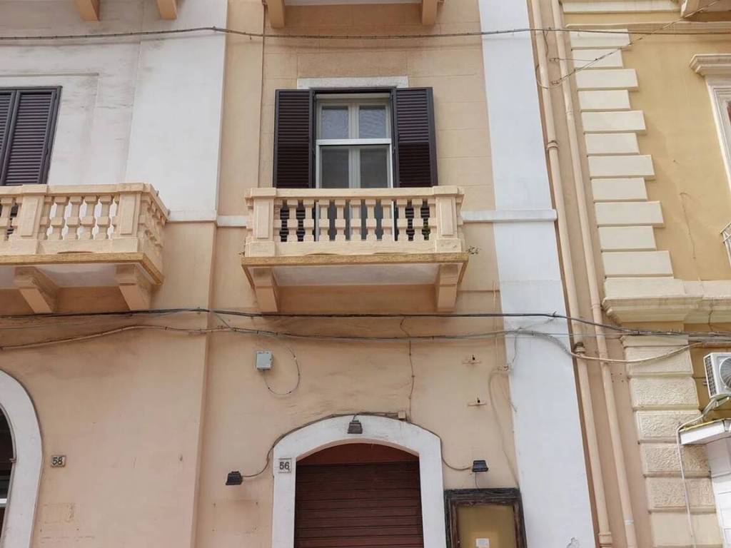 negozio in vendita a Taranto in zona Borgo Antico