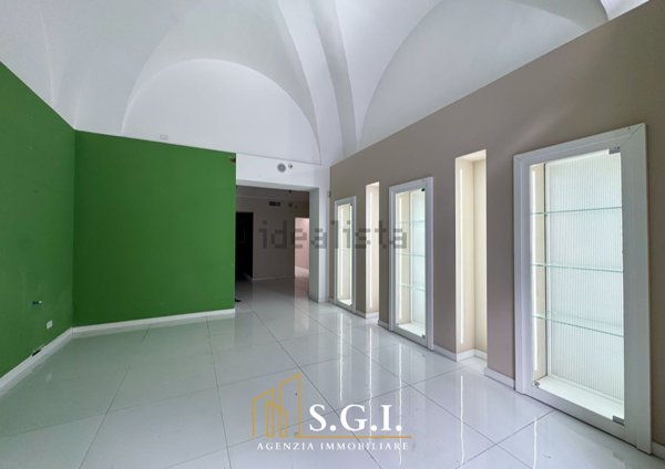 locale commerciale in vendita a Taranto in zona Borgo