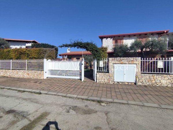 casa indipendente in vendita a Taranto in zona Carelli