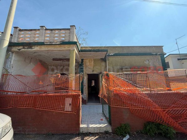 casa indipendente in vendita a Taranto in zona Lama