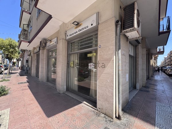 locale commerciale in vendita a Taranto in zona Borgo