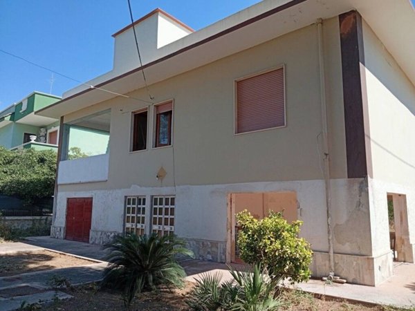 casa indipendente in vendita a Taranto in zona Borgo