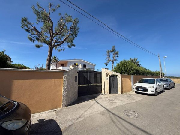 casa indipendente in vendita a Taranto in zona Lama