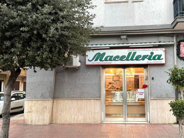 negozio in vendita a Taranto in zona Italia-Montegranaro