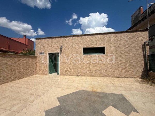 locale commerciale in vendita a Taranto in zona Lama