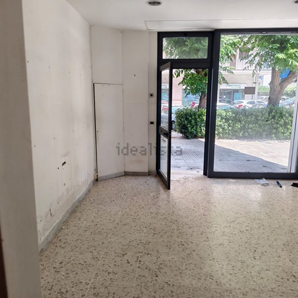locale commerciale in vendita a Taranto in zona Italia-Montegranaro