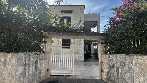 casa indipendente in vendita a Taranto in zona Lama