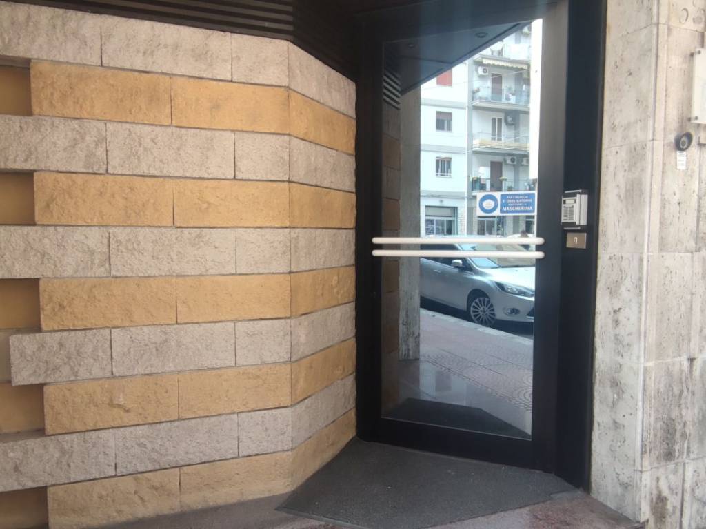 ufficio in vendita a Taranto in zona Italia-Montegranaro