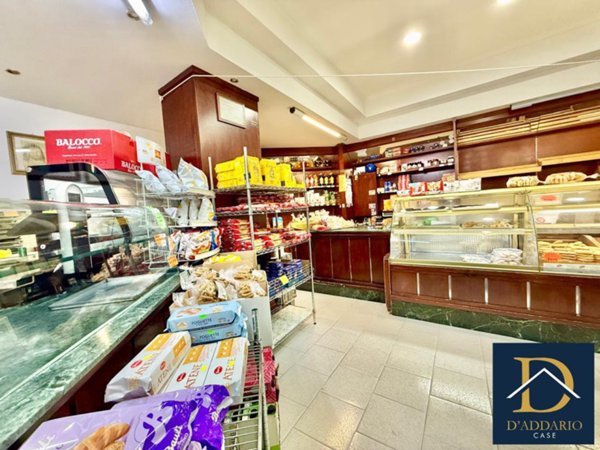 negozio in vendita a Taranto in zona Italia-Montegranaro