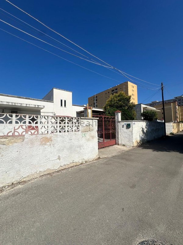 casa indipendente in vendita a Taranto in zona Lama