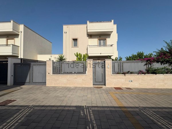 casa indipendente in vendita a Taranto in zona Lama