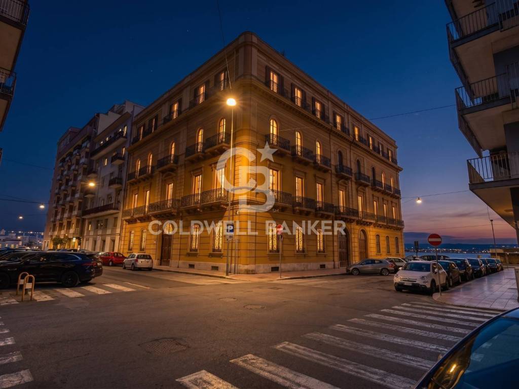 intera palazzina in vendita a Taranto in zona Borgo