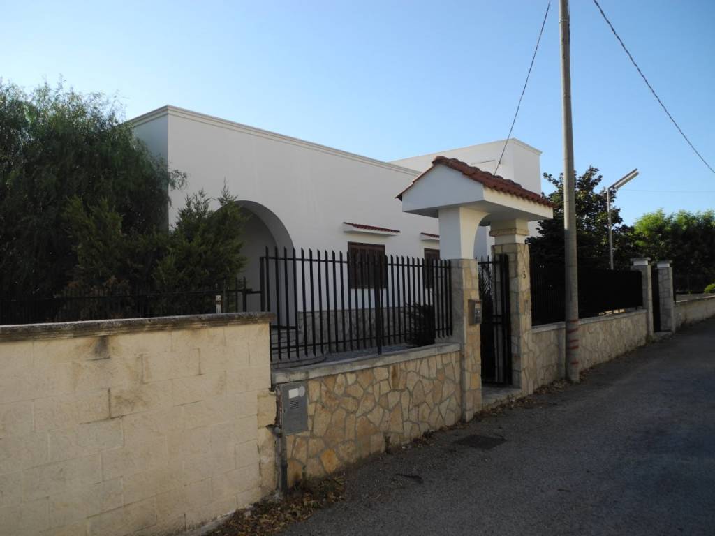 casa indipendente in vendita a Taranto in zona Lama