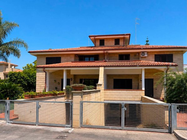 casa indipendente in vendita a Taranto in zona Carelli