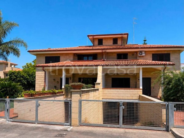 casa indipendente in vendita a Taranto in zona Carelli