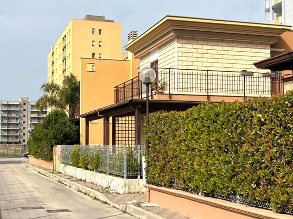 casa indipendente in vendita a Taranto in zona Lama