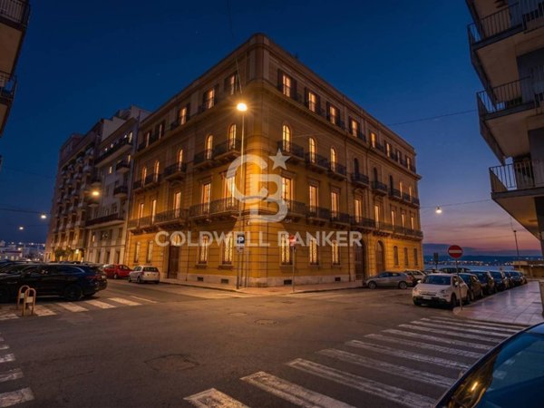 albergo in vendita a Taranto in zona Borgo